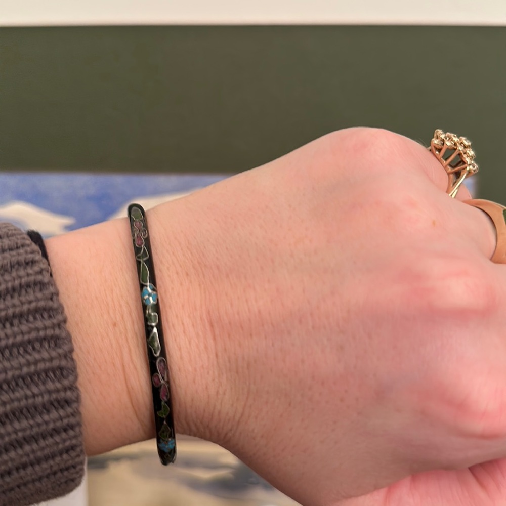 '90s cloisonné bangle bracelet with floral design